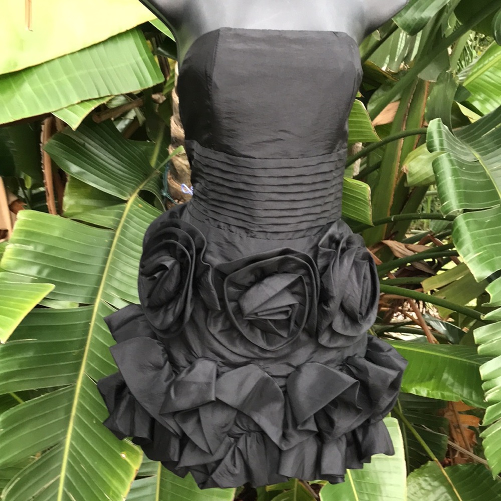 Strapless Corset dress with the giant rosettes